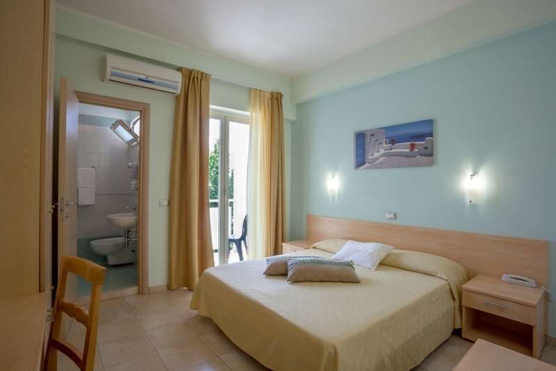 Hotel Caggiari Senigália Quarto foto